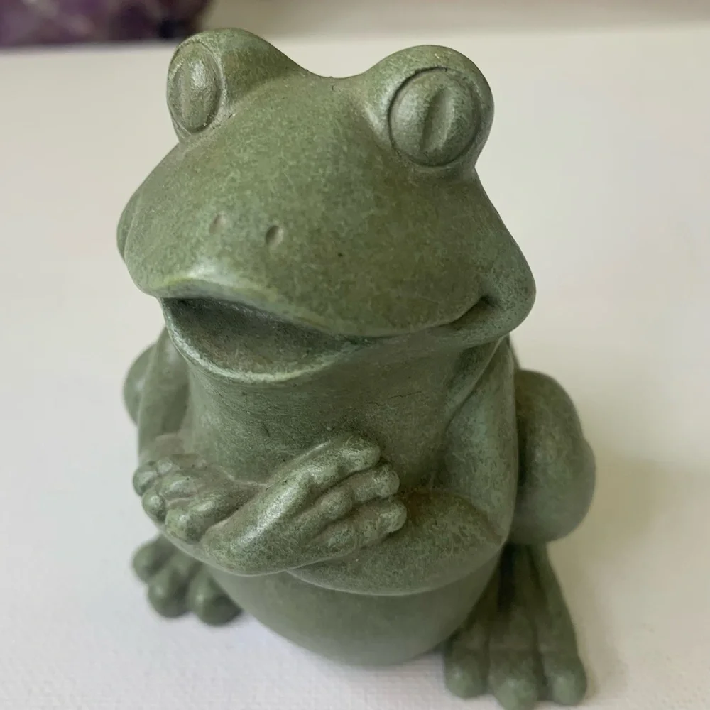 Green Frog Statue Cast Stone Garden Shelf Sitter Indoor Outdoor Figurine 3.5